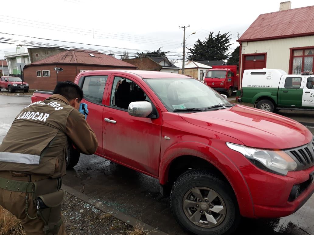Denuncian robo de especies y dinero desde un vehículo en el sector sur de Punta Arenas