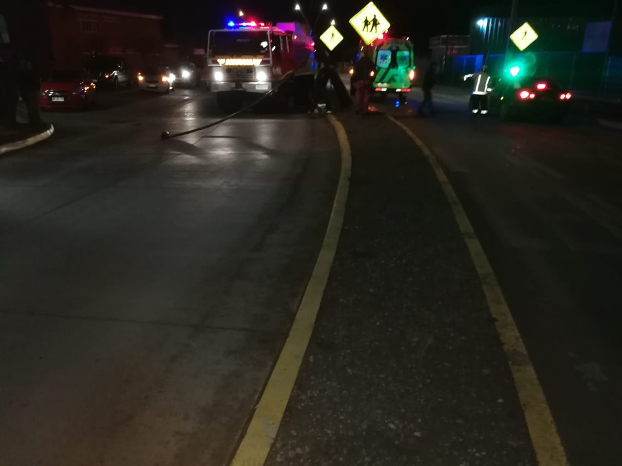 Vehículo de Bomberos chocó debido a la escarcha cuando concurría a emergencia