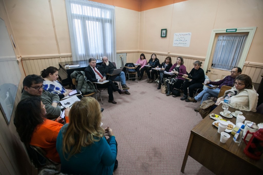 Autoridades de la UMAG dialogan con estudiantes feministas pero la toma continúa