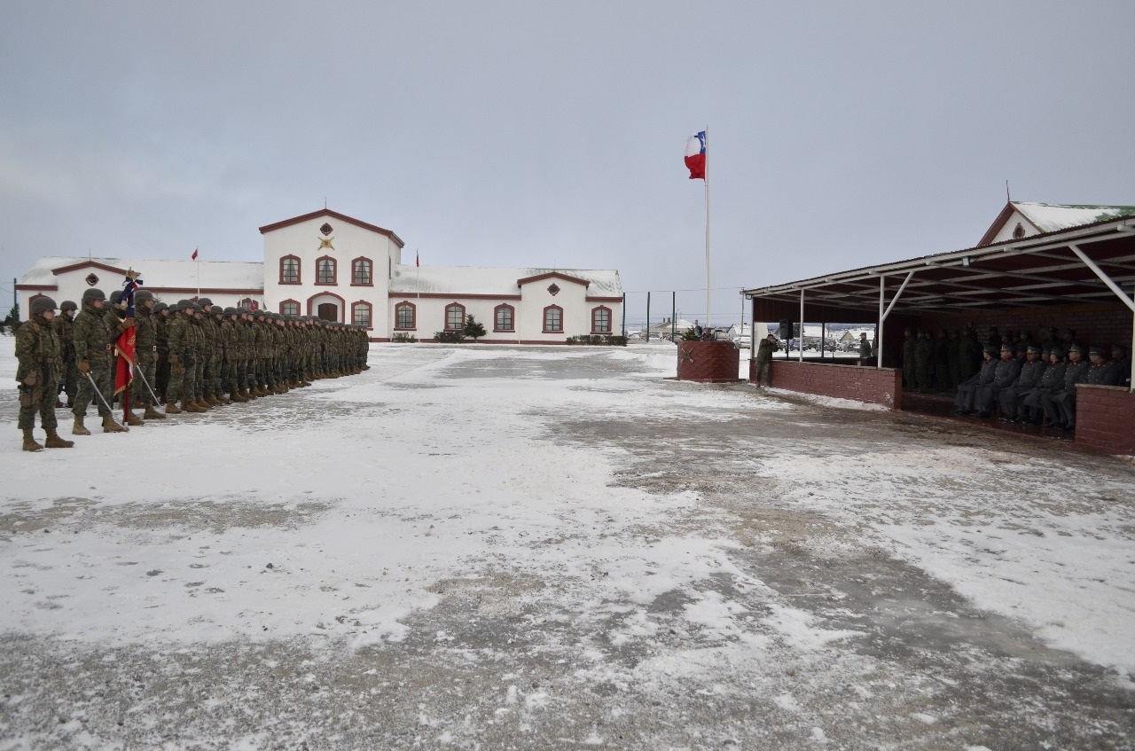 Tres suboficiales mayores del Ejército fueron galardonados por sus 34 años de servicio