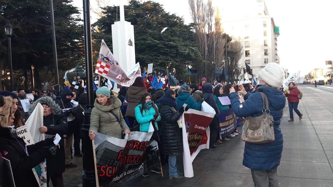 Sin acuerdo con el Subsecretario de Educación continúa paro de los profesores de establecimientos municipales de Punta Arenas