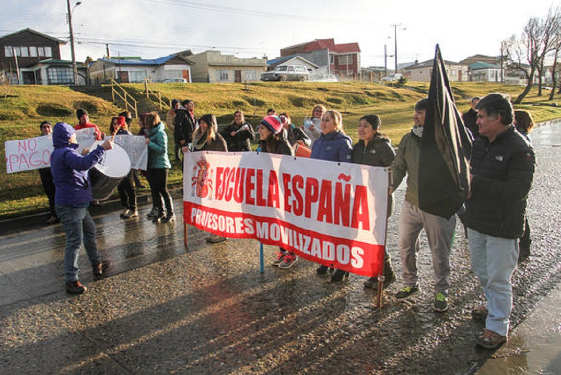 Profesores de la Escuela España en paro interrumpieron tráfico en Avenida España en protesta por falta de solución al conflicto