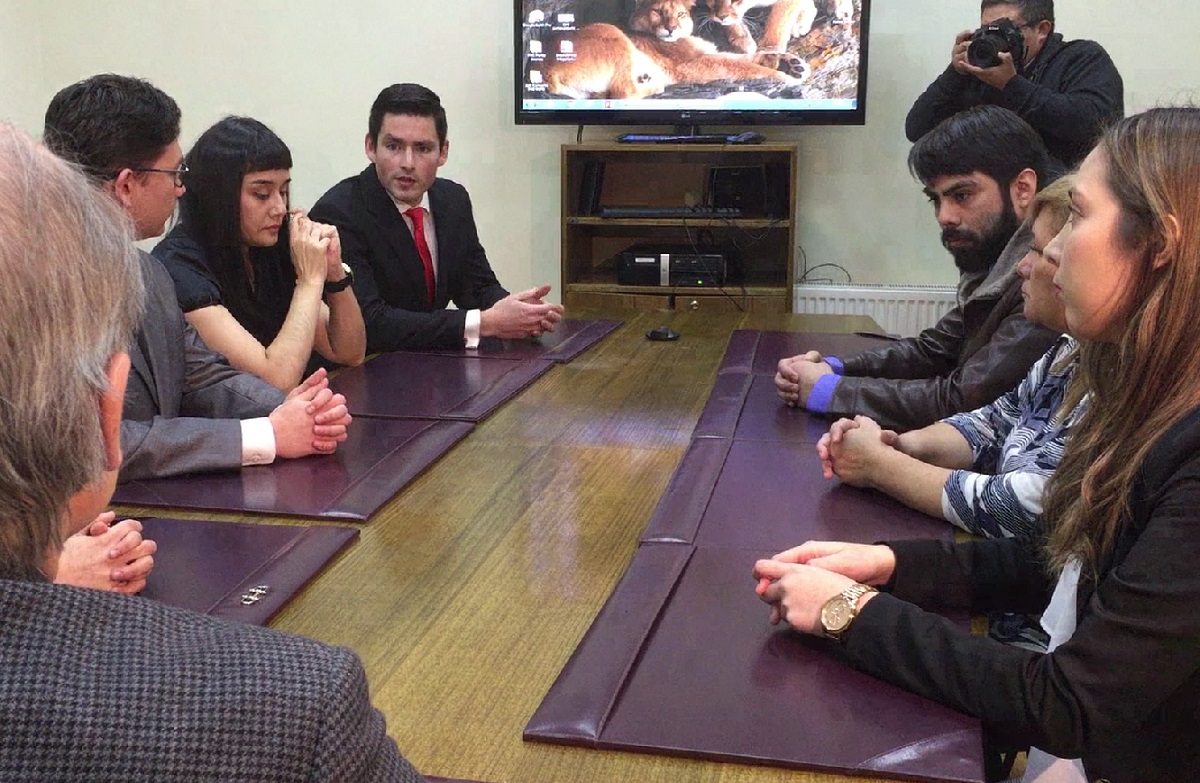 Alumnos contra la toma feminista se reunieron con el Intendente de Magallanes para buscar una pronta solución al problema