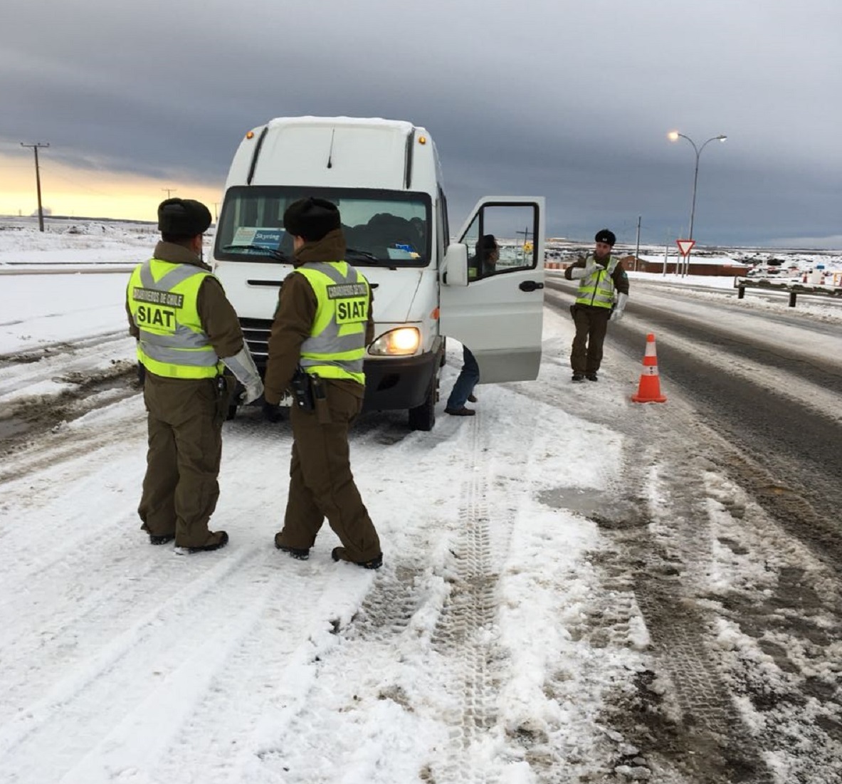 SIAT de Carabineros reitera medidas preventivas en las rutas ante incremento de nieve y escarcha