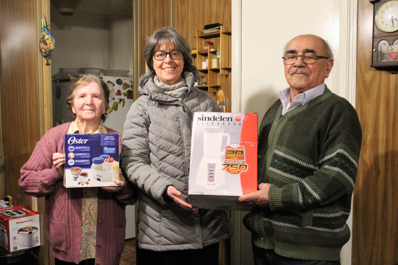 35 familias recibieron insumos para cultivar alimentos saludables en Punta Arenas