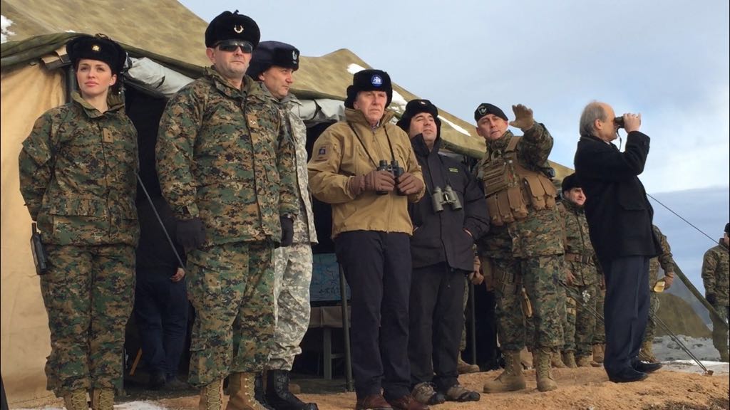 Ejercicio de combate de unidades mecanizadas presenciaron el Ministro de Defensa y autoridades regionales