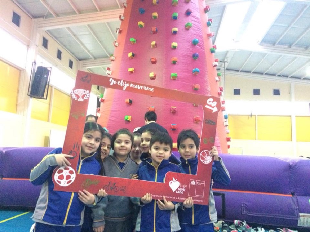 Niños de la Escuela Elba Ojeda de Río Seco en Punta Arenas participaron en Feria de Promoción de actividad Física y Deporte