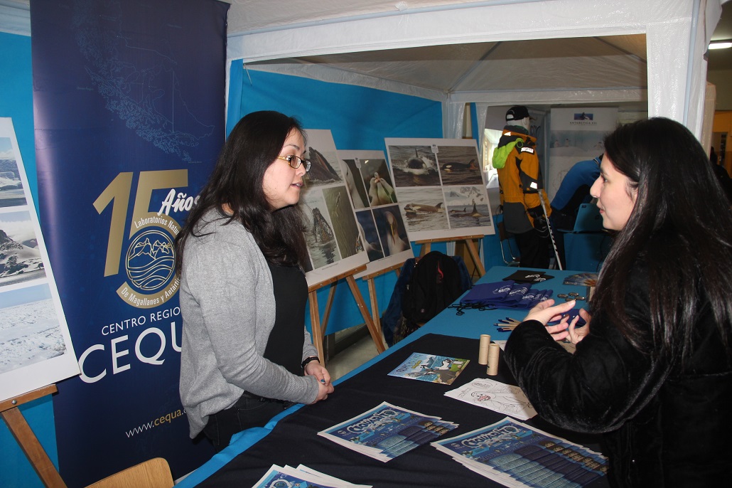 CEQUA difunde sus investigaciones  en Expo Antártica de Agia Magallanes