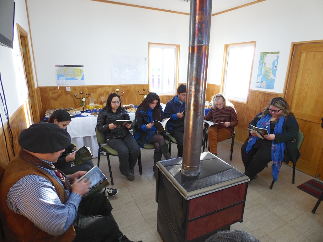 Inauguran punto de lectura en isla Riesco