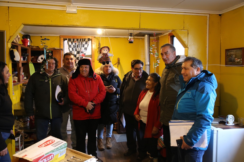 Consejeros Regionales visitan Puerto Edén y constatan atraso en proyectos ya financiados