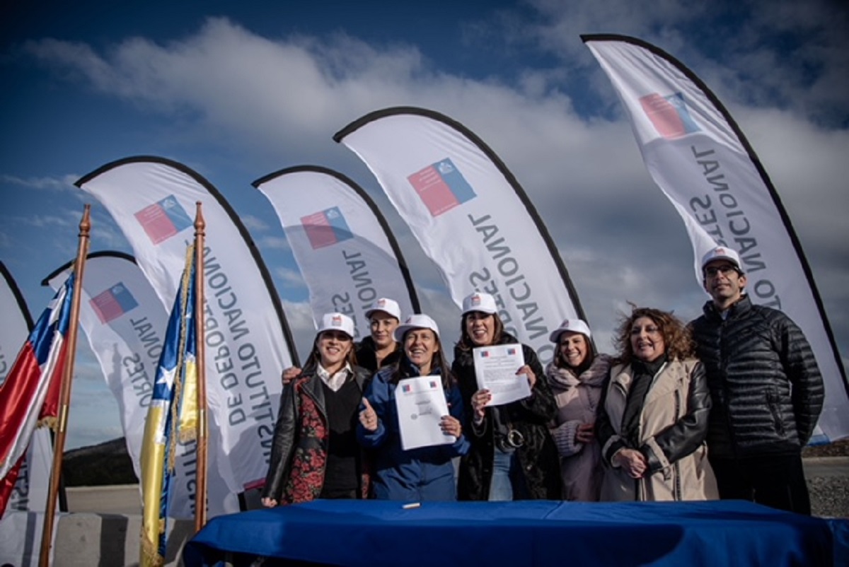 Subsecretaria Turismo y Ministra del Deporte firman convenio para potenciar el Turismo Aventura en Magallanes.