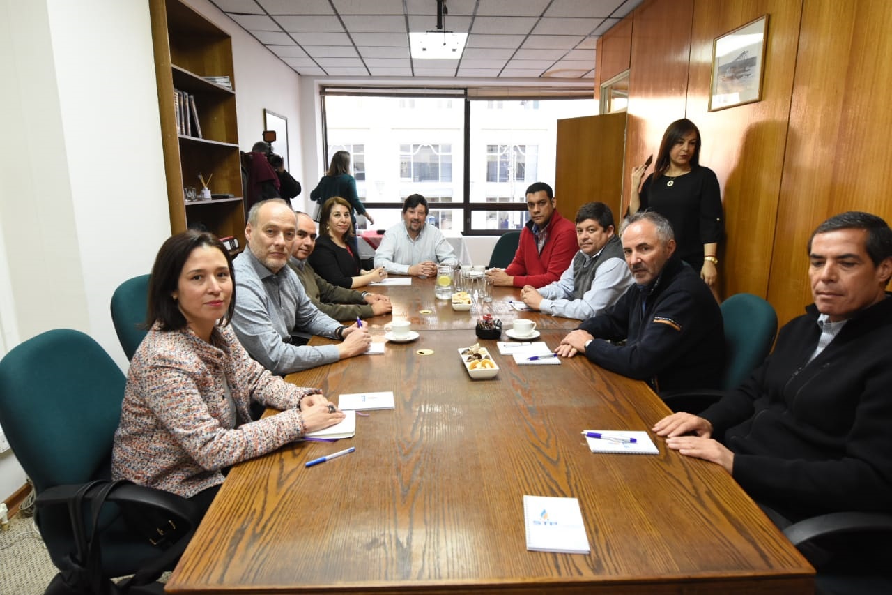 Tras reunión sostenida con el Sindicato de Profesionales:  Gerente general de ENAP toma nota sobre propuestas de desarrollo integrado para Magallanes