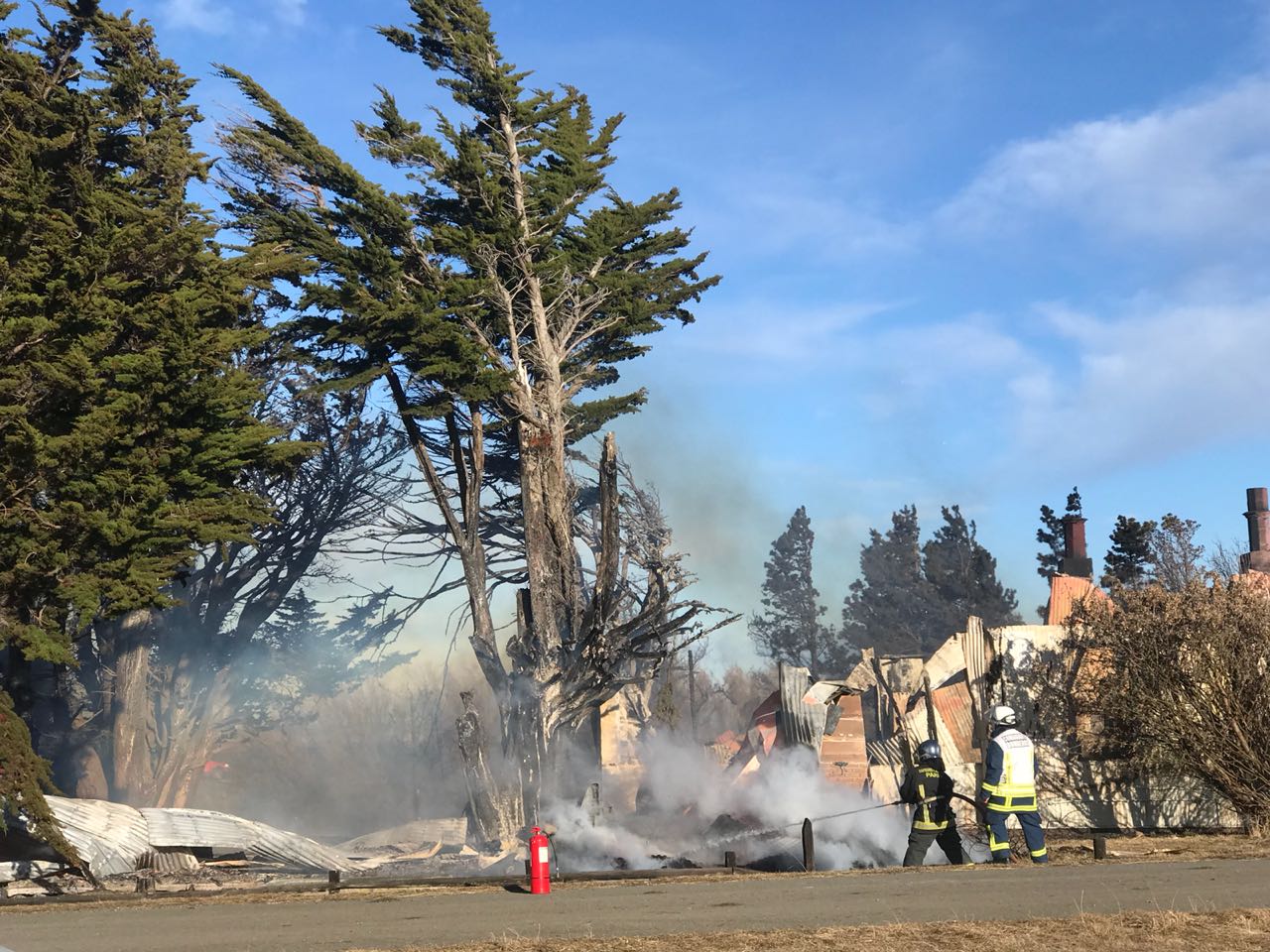 Perdidas millonarias dejó un incendio la tarde de este viernes en las instalaciones de la estancia Kampenaike