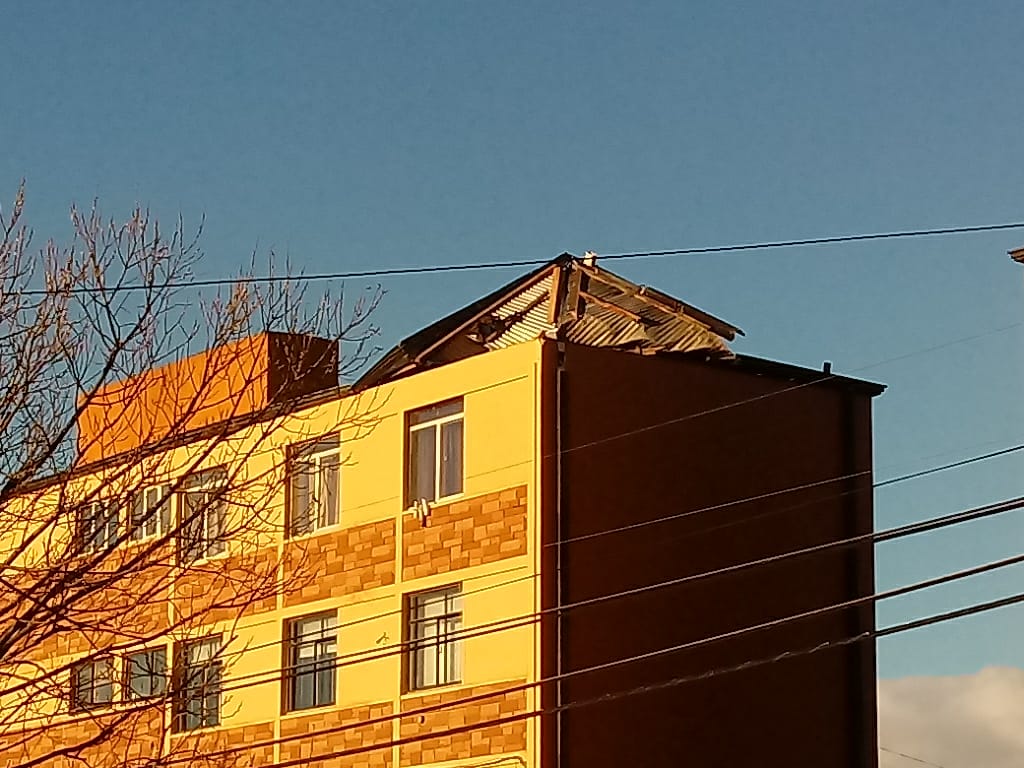 Fuertes rachas de viento causaron daños en edificios Empart de Punta Arenas