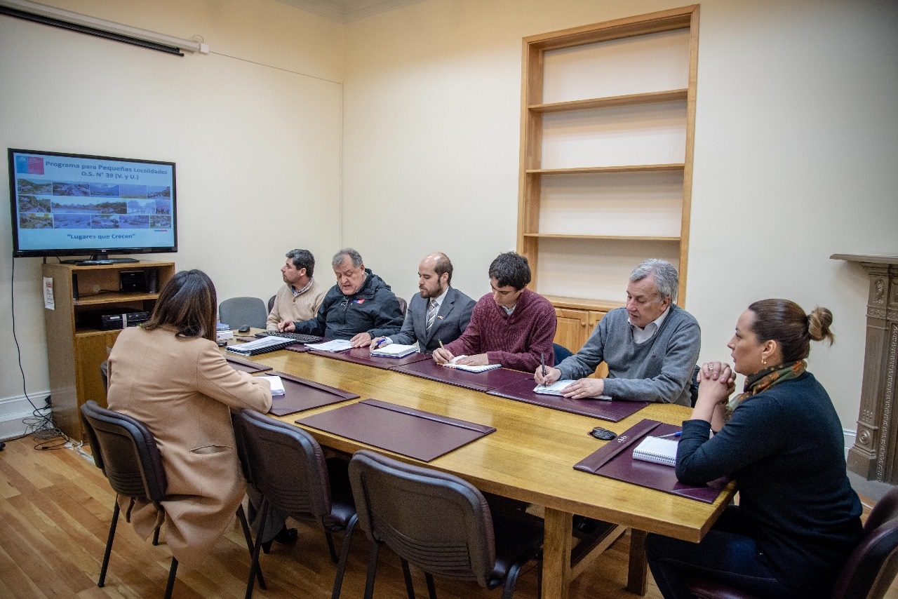 Se constituyó mesa de trabajo sobre pequeñas localidades con Intendenta Regional de Magallanes