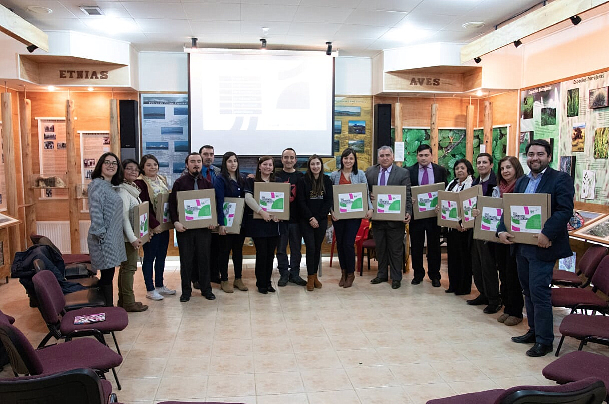 INACH entrega kit educativo a profesores de Puerto Natales y Porvenir