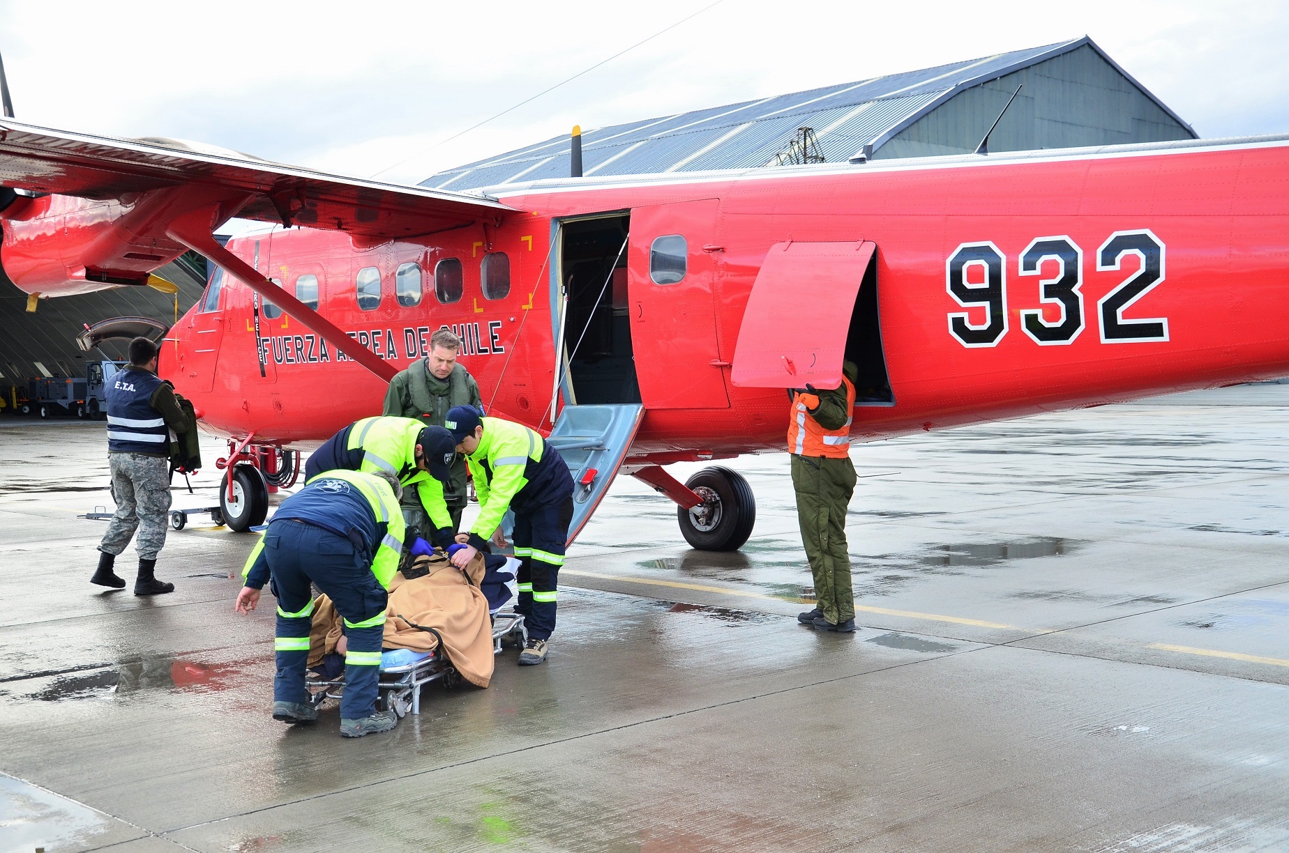 Fuerza Aerea realizó aeroevacuación médica desde Puerto Williams de una paciente con diagnóstico de apendicitis