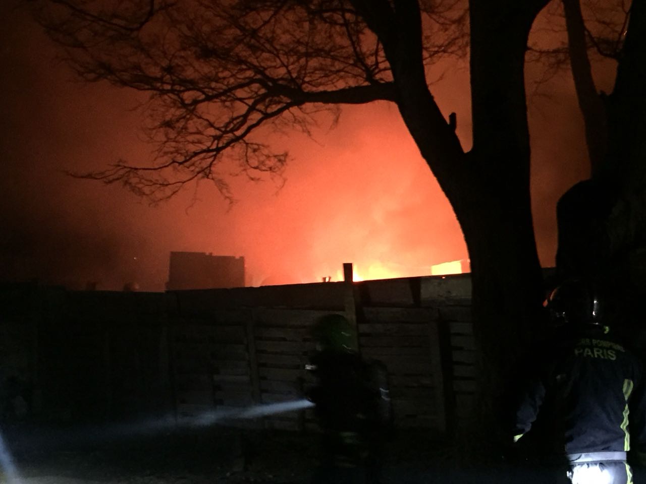 Incendio destruyó dos viviendas en toma Nueva Etnia de Punta Arenas
