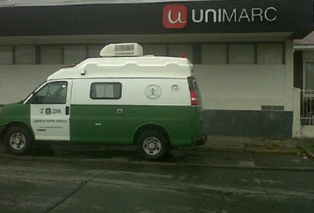 Alarma antirobo permitió a Carabineros detener a individuos que robaba en supermercado Unimarc de calle Zenteno