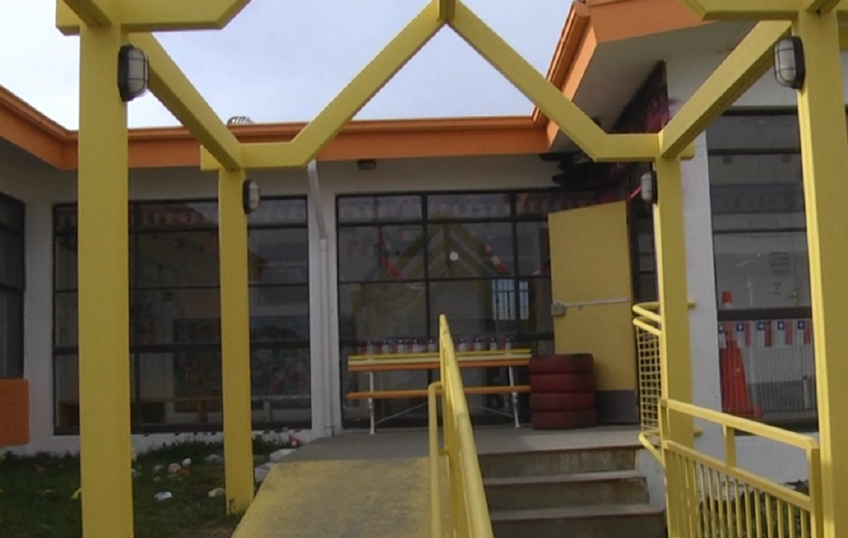 Desconocidos ingresaron el fin de semana a un jardín infantil y colegio en el Barrio Sur de Punta Arenas causando daños y robando dinero en efectivo