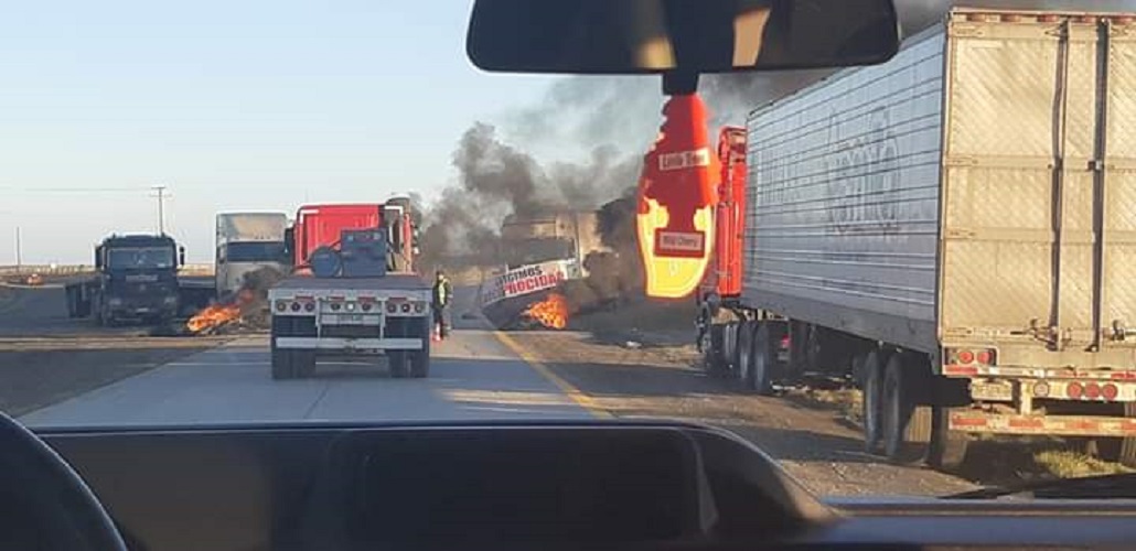 Camioneros se tomaron el camino en el kilómetro 23 de la ruta 9 Norte