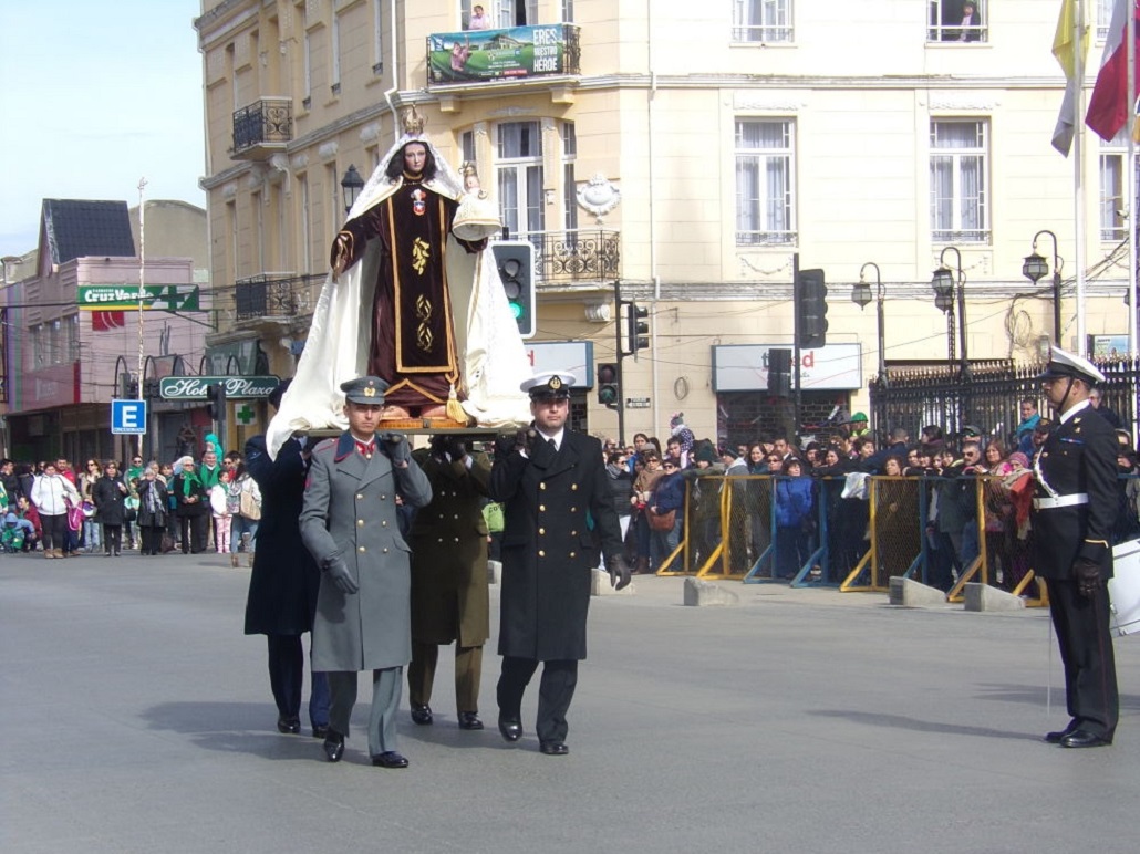 Unas 13 mil personas desfilaron en homenaje a la Virgen del Carmen en Punta Arenas