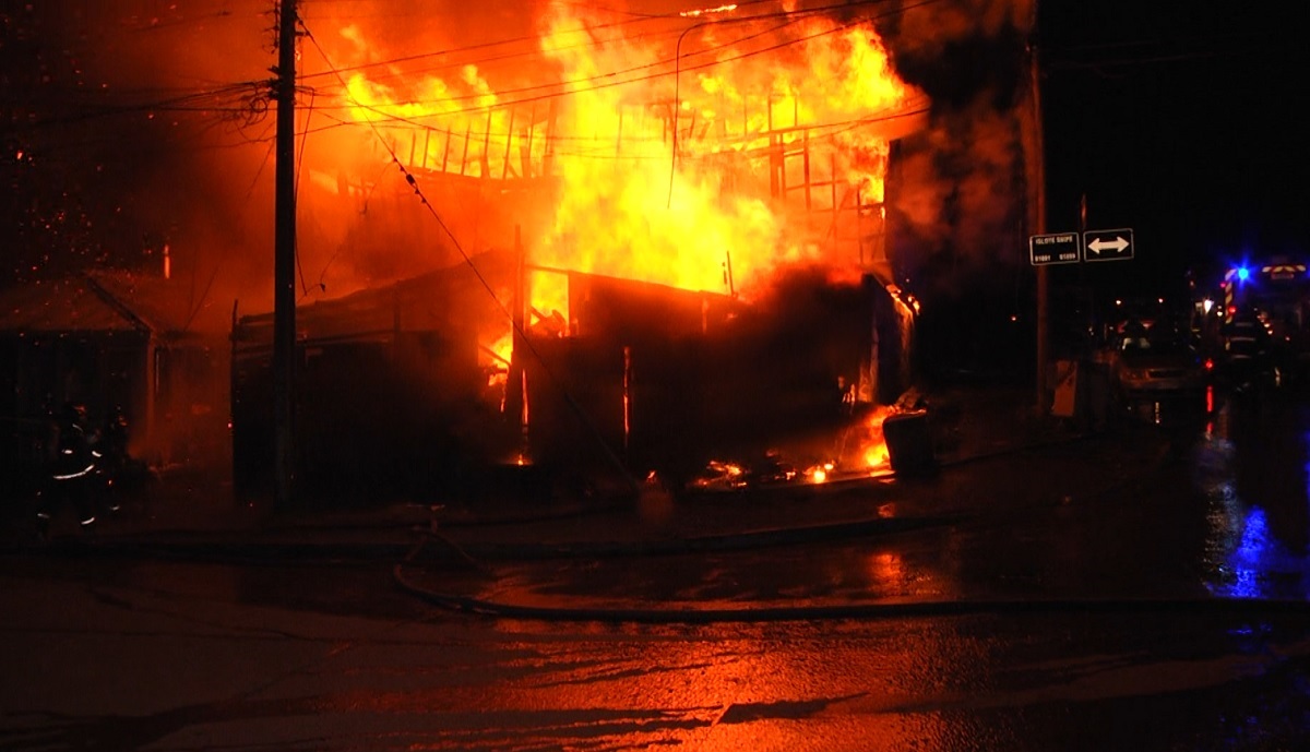 Voraz incendio destruyó vivienda en sector Nueva Independencia de Punta Arenas