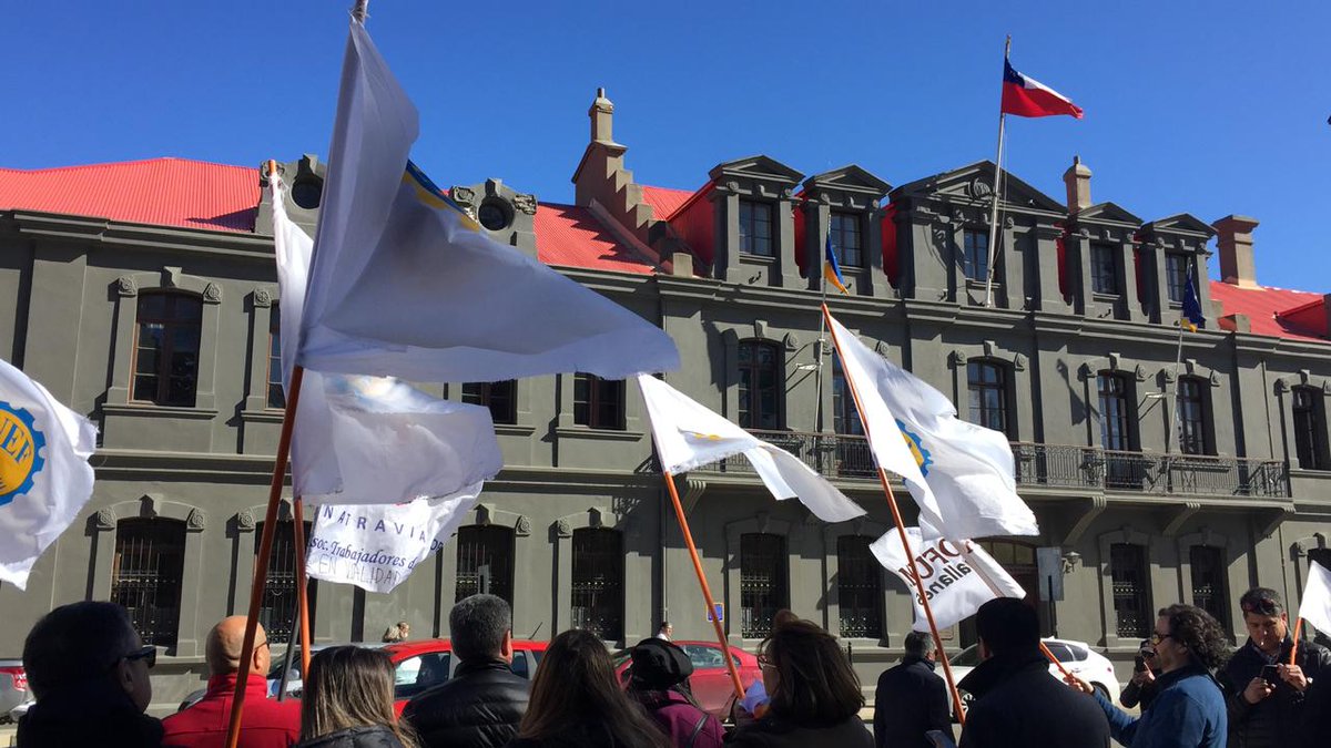 Funcionarios públicos manifiestan ante la Intendencia regional en favor de la defensa del empleo público