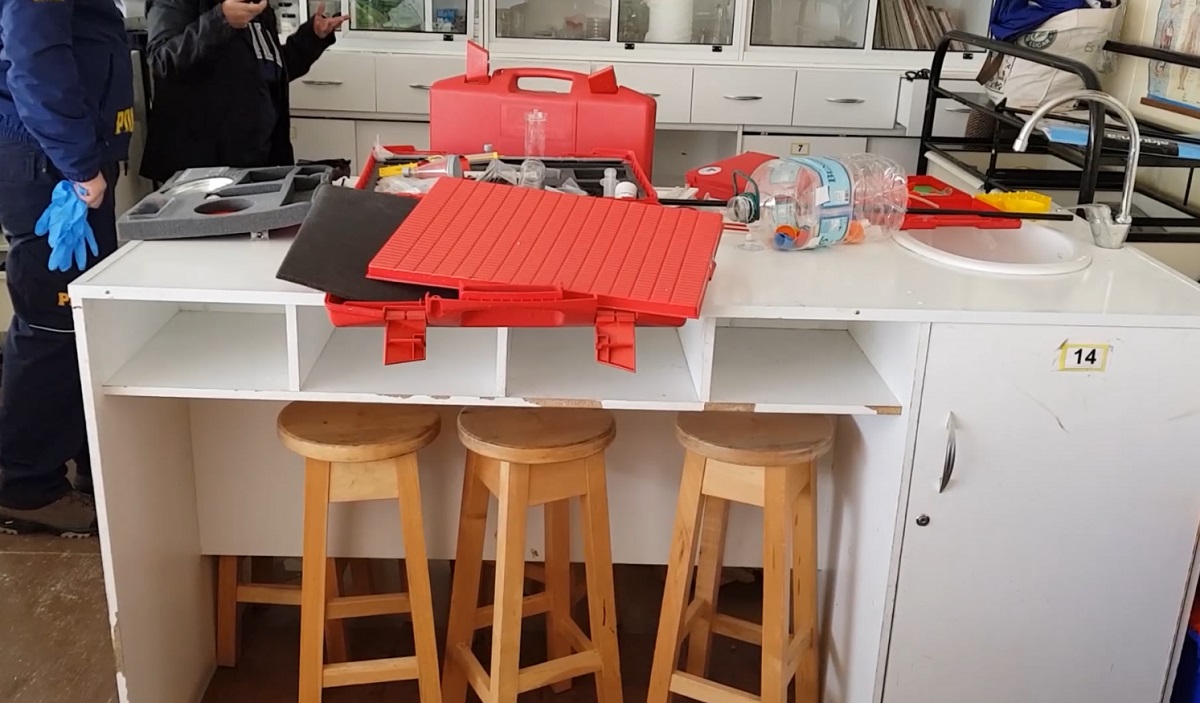 Millonario robo de equipos computacionales y daños en trabajos científicos de los alumnos quedaron al descubierto al regreso del fin de semana largo en la escuela Manuel Bulnes