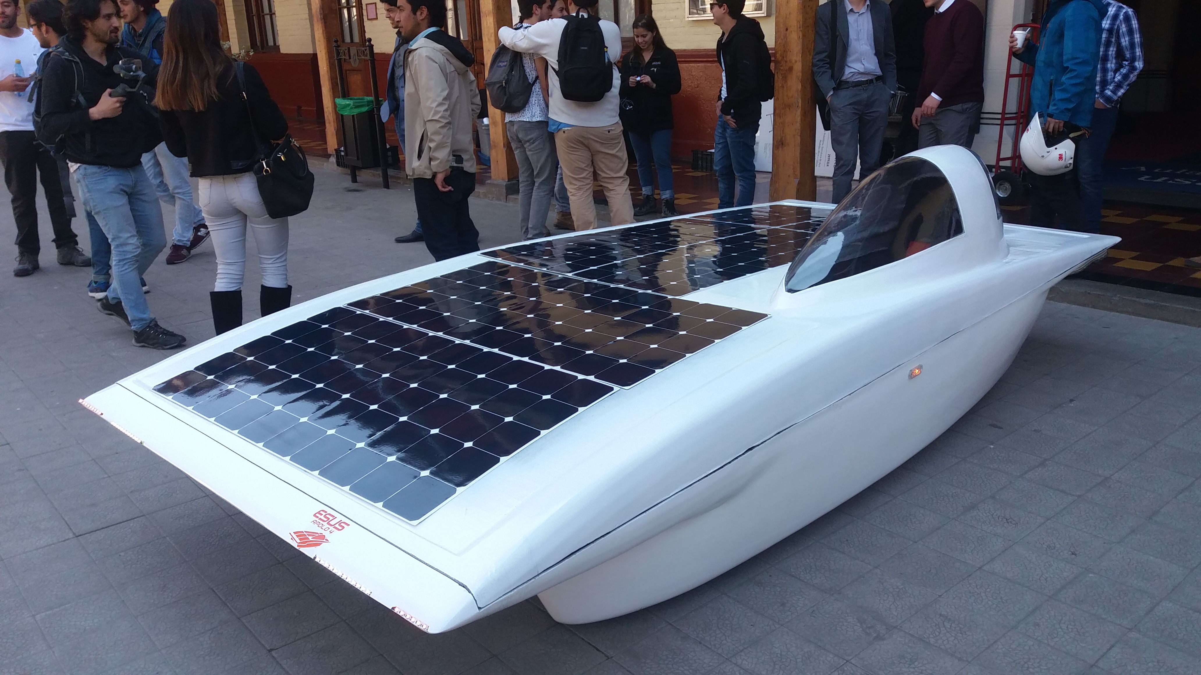 Equipo Solar de la U. de Santiago presenta auto que representará a Chile en competencia internacional