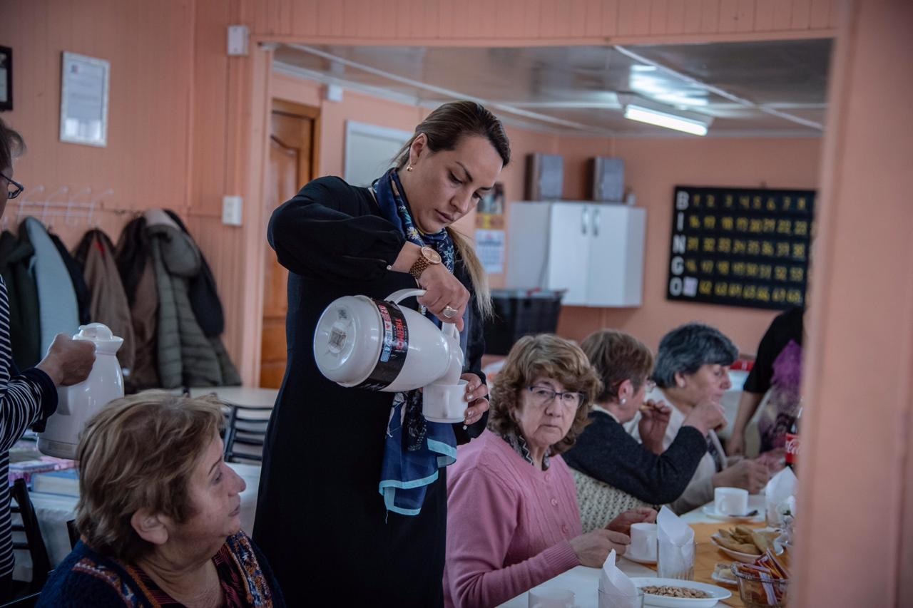 Centro de Madres Cristo Obrero recibió de parte de la Intendenta María Teresa Castañón cheque para implementar su sede