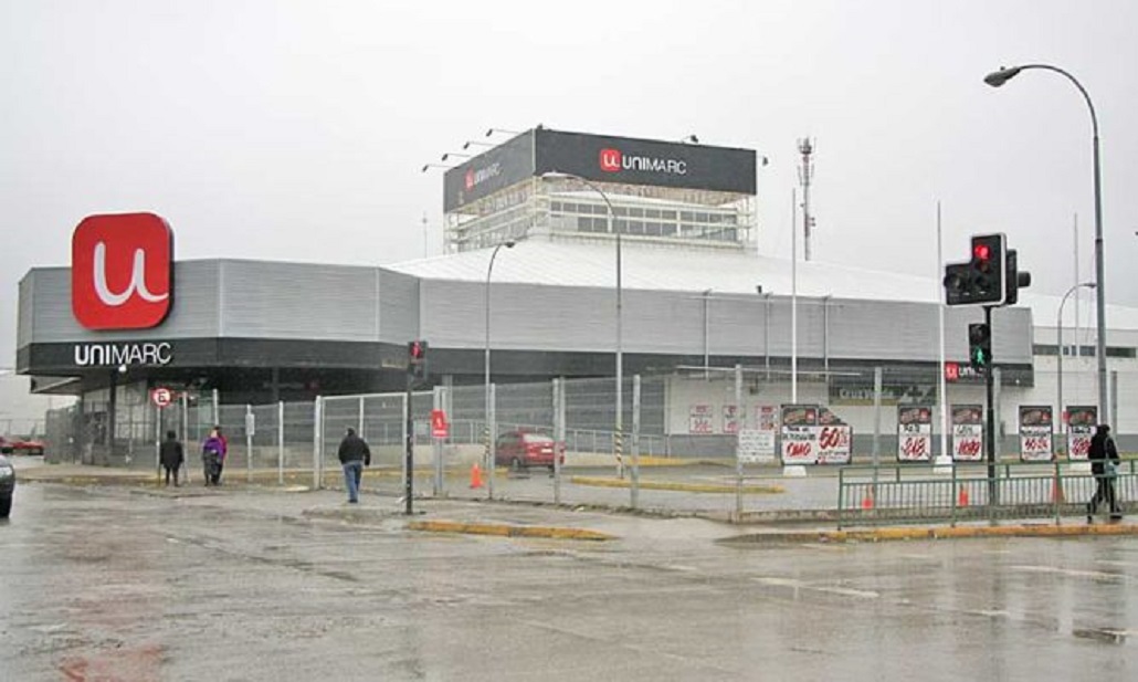 SIP de Carabineros investiga grave agresión de mecheros a guardias de supermercado Unimarc