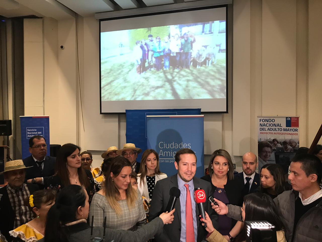 Un compromiso por más ciudades amigables con los adultos mayores hizo la Intendenta Regional con el director nacional de SENAMA