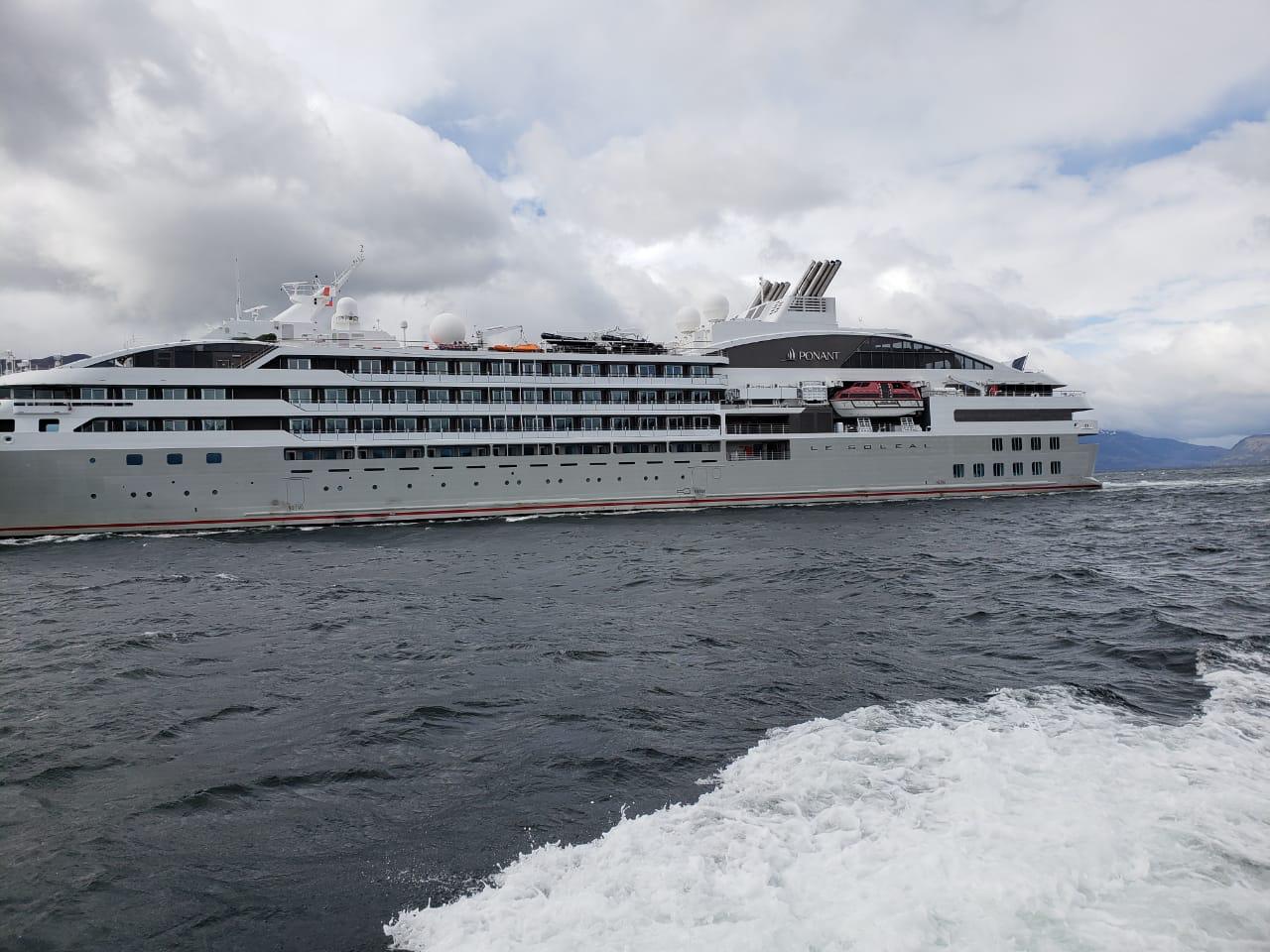 Buque de turismo «Le Soleal» de bandera francesa tuvo un accidente en el Paso Kirke, Ultima Esperanza