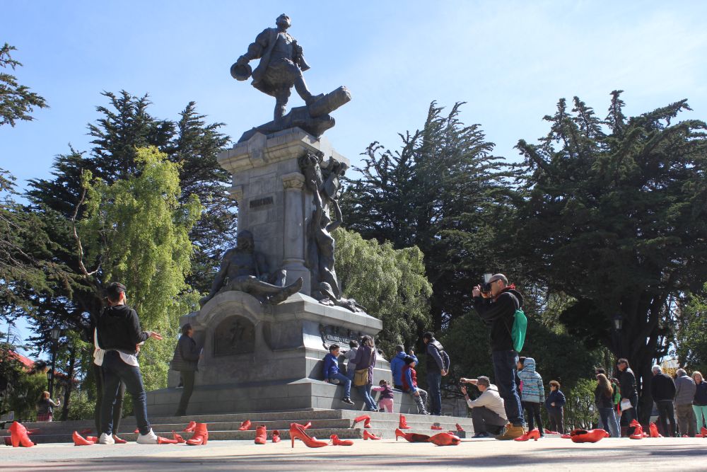Zapatos Rojos dejan huella  en el centro de Punta Arenas