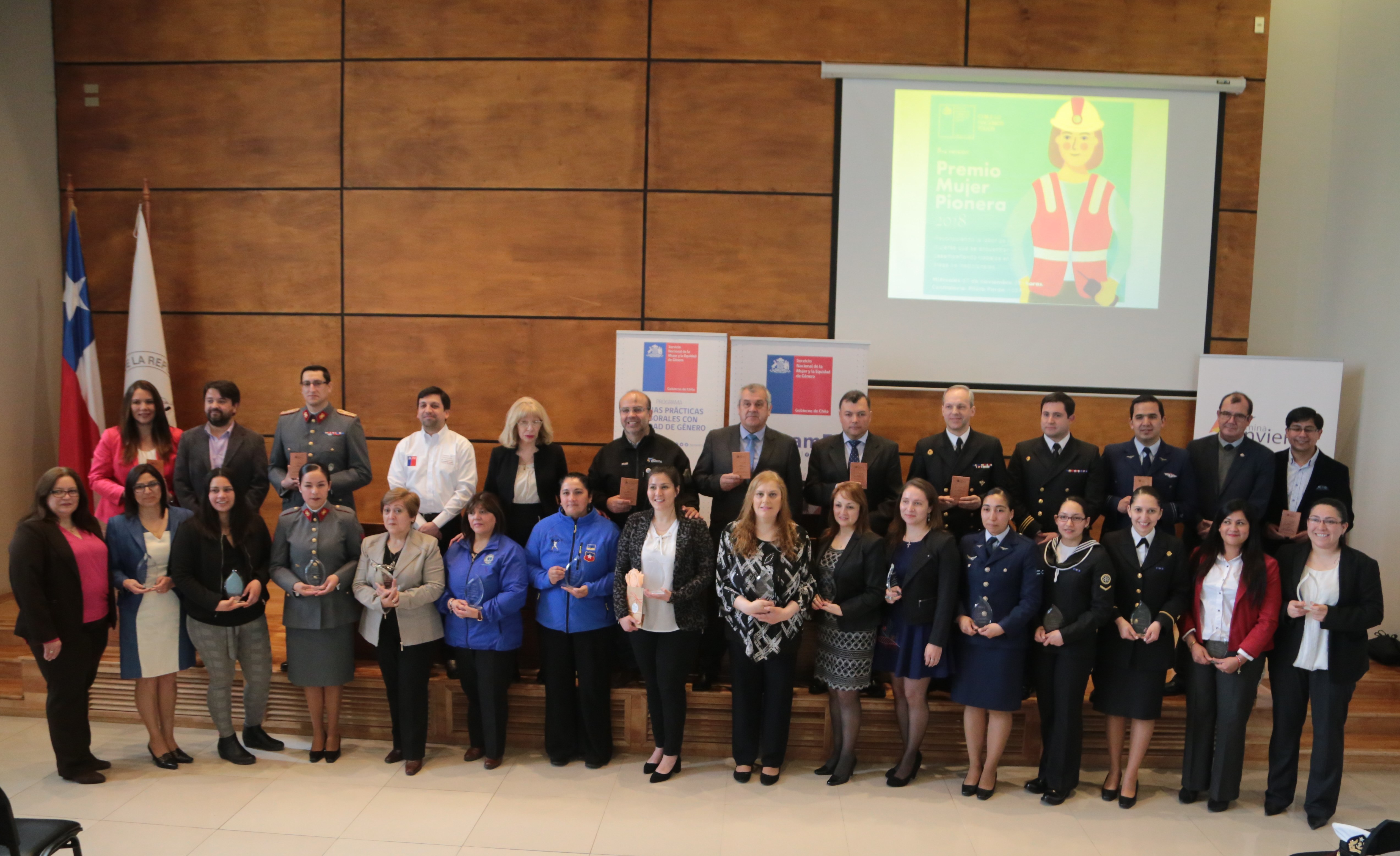 Premio Mujer Pionera de SernamEG distingue a 15 mujeres de la región de Magallanes