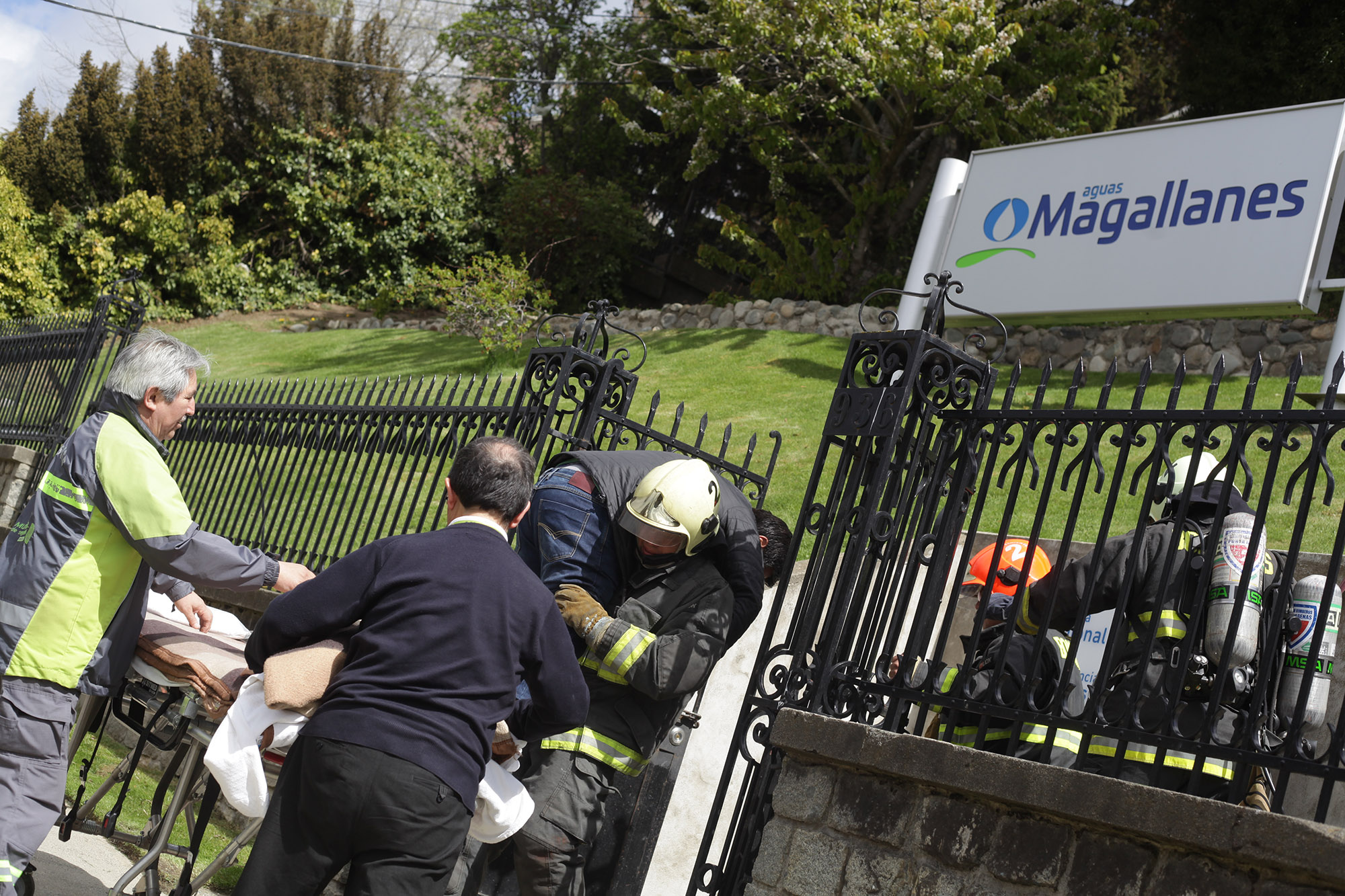 Aguas Magallanes realizó ejercicio de simulacro de incendio en su edificio institucional en Punta Arenas