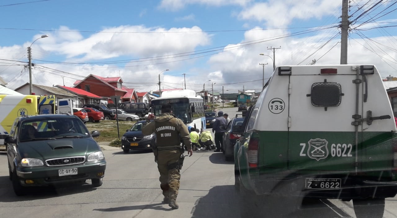 Motociclista resultó herido tras ser chocado por otro vehículo en Punta Arenas