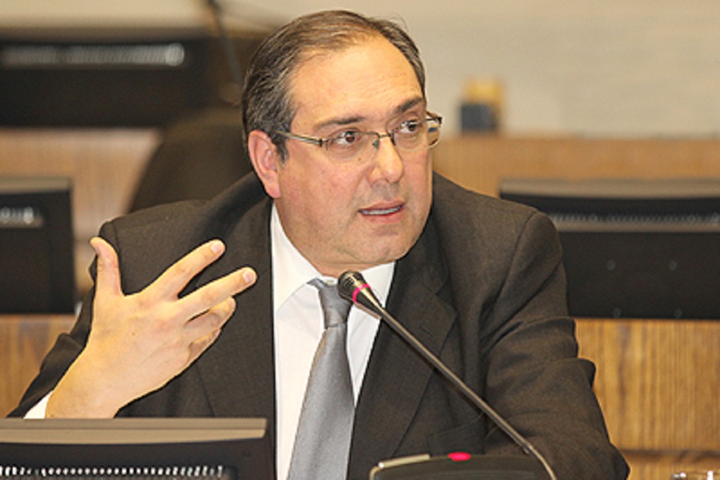 Senador Carlos Bianchi presentó proyecto de reforma constitucional para terminar con el lucro de las AFP