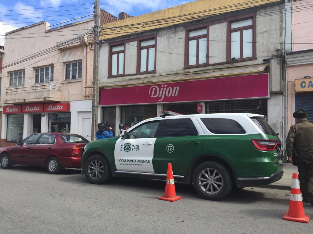 Roban en céntrico local comercial «Dijon» en Punta Arenas