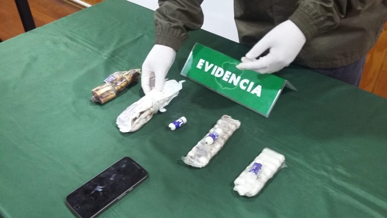 Mujer colombiana detenida en Monte Aymond portaba 488 gramos de cocaína