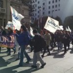 Medio millar de funcionarios públicos marcharon hoy por el centro de Punta Arenas