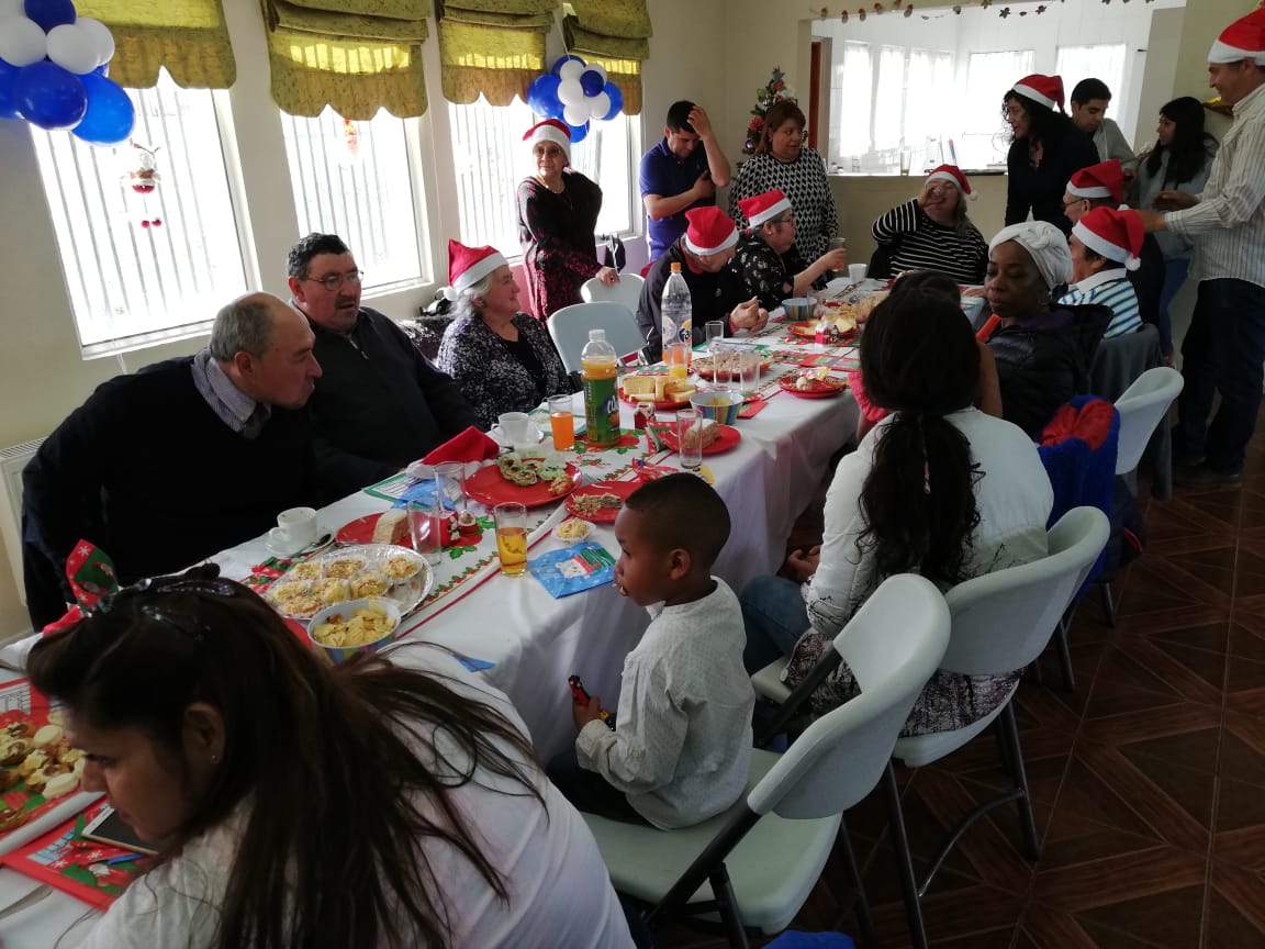 Voluntariado «Manos Amigas» celebró anticipadamente la Navidad en Punta Arenas