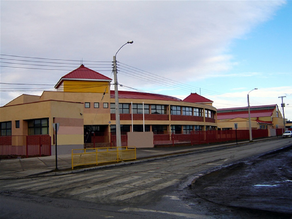 Apoderados de la Escuela Patagonia de Punta Arenas acusan presuntos actos de vulneración sobre sus hijos