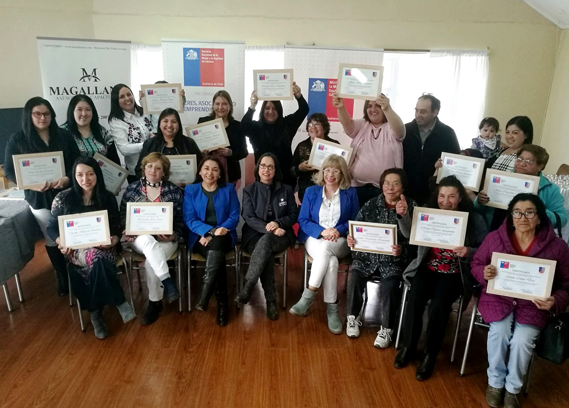 Recibieron dos millones de pesos para sus emprendimientos: Capital Semilla de SernamEG certificó a 30 mujeres en Porvenir