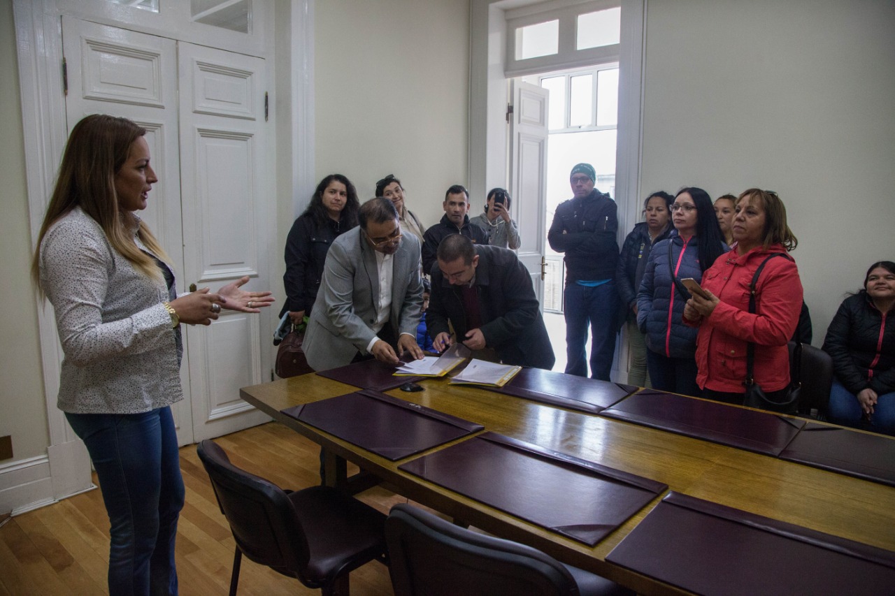 Intendenta Regional firma compraventa para adquisición de terrenos donde se construirán dos proyectos habitacionales