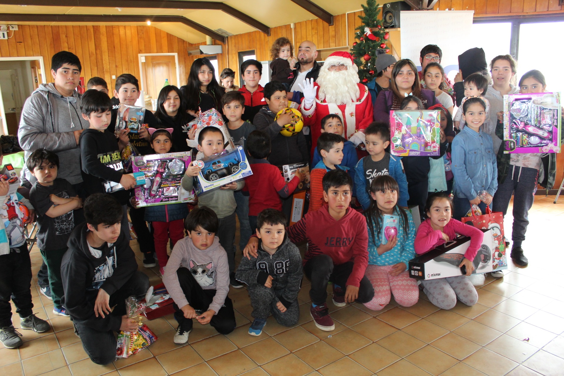 Más de cincuenta niños del Oratorio Jacinto Bocco celebraron la Navidad en Punta Arenas