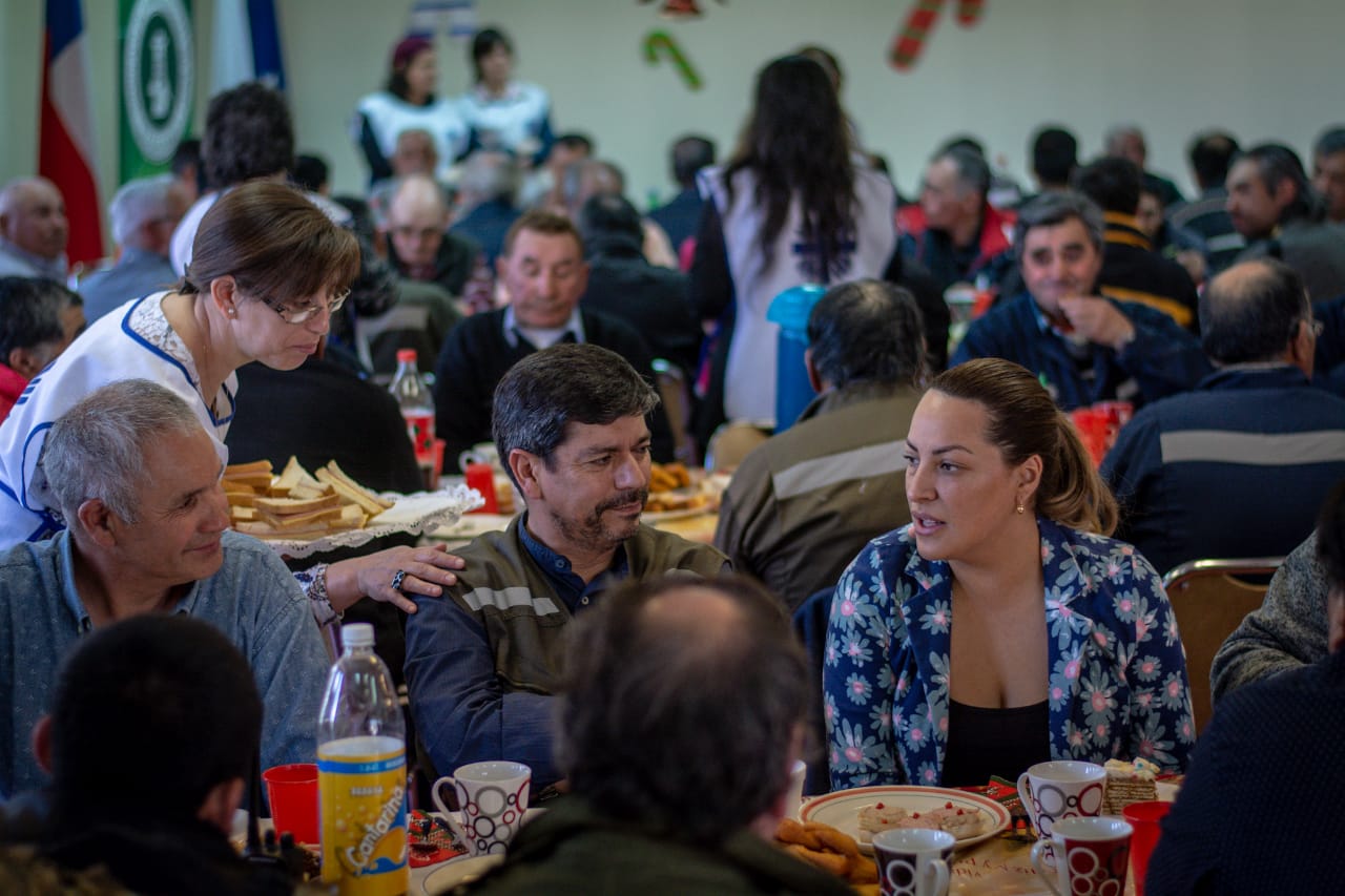 Intendenta María Teresa Castañón compartió once de navidad con los trabajadores de Aseo y Ornato de Punta Arenas