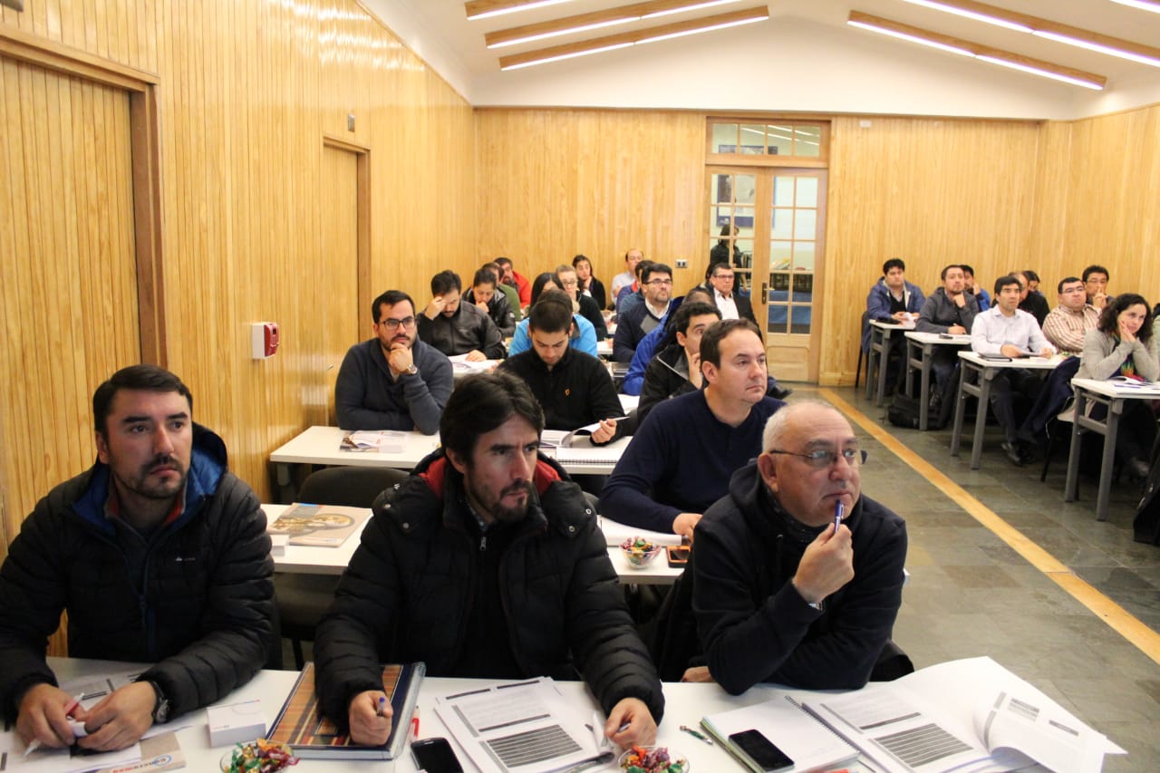 Casi ochenta trabajadores de la construcción se capacitaron en la nueva Norma Chilena de Hormigón