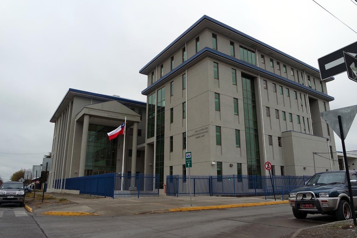 Sujeto que gozaba de libertad condicional enviado a la cárcel tras ser sorprendido robando especies desde dos vehículos